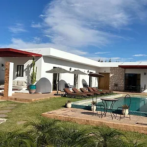  Villa Ehzzara Piscine Chauffee
